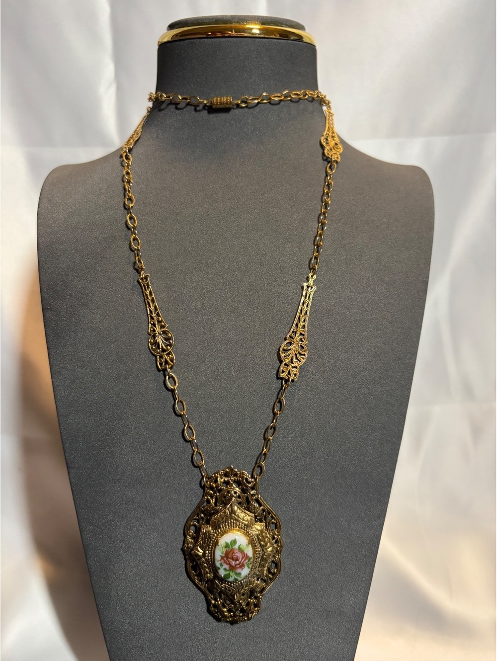 Gold Tone Filigree Rose Cameo Pendant Necklace